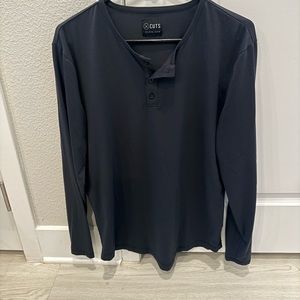 Cuts long sleeve curve-hem black shirt